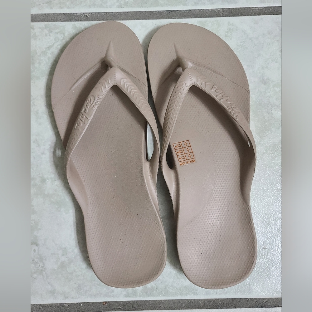 Archies Arch Support Flip Flops *New never worn*